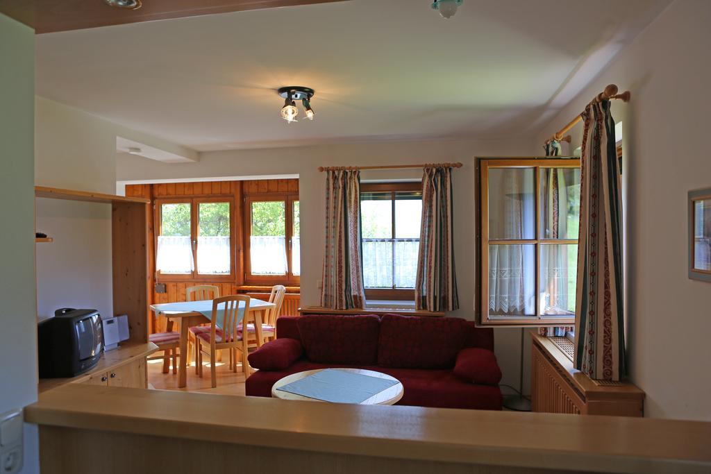 Appartementhaus Wehrenfennig Gosau Ruang foto